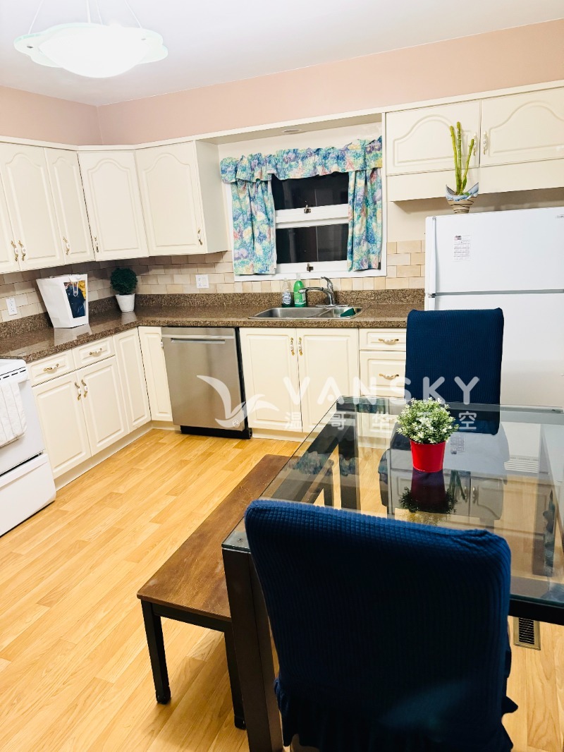 260501122942_Kitchen 2.jpg